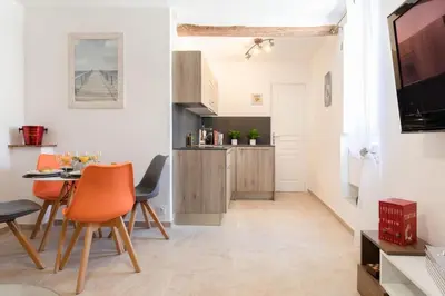 Cuisine ou kitchenette dans l'établissement LA PAIA - BRAND NEW FLAT 3 Guests OLD TOWN 5 min. from beach