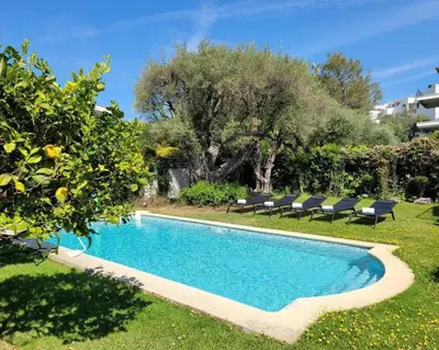 Piscine de l'établissement Juan les pins : Villa de charme avec piscine ou située à proximité