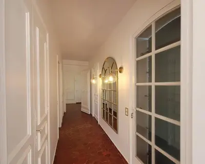 Plan de l'établissement Juan les pins : Villa de charme avec piscine