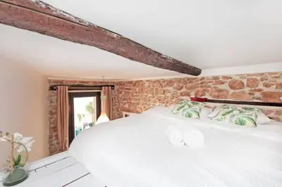 Un ou plusieurs lits dans un hébergement de l'établissement LE PETIT MARCHE - NEW 2021 Fabuleux studio 2Pax Wi-fi A/C
