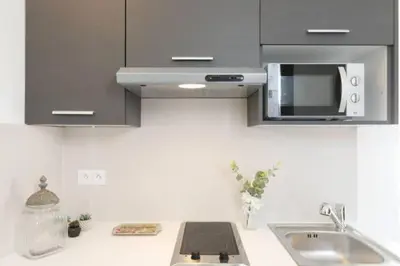 Cuisine ou kitchenette dans l'établissement LE PETIT MARCHE - NEW 2021 Fabuleux studio 2Pax Wi-fi A/C