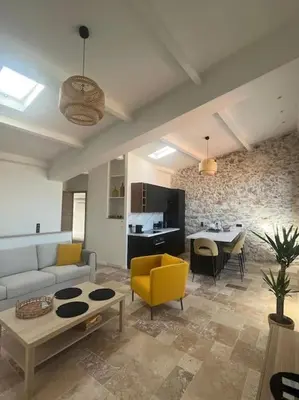 Télévision ou salle de divertissement dans l'établissement STRELIZIA - New central old Antibes for 4 AC