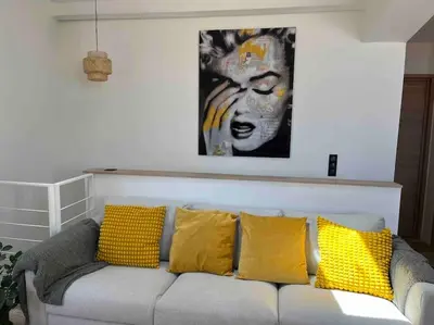 Coin salon dans l'établissement STRELIZIA - New central old Antibes for 4 AC