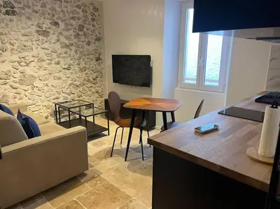 Télévision ou salle de divertissement dans l'établissement MORINGA - New unit for 2 AC close to beach