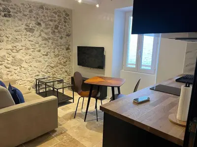 Télévision ou salle de divertissement dans l'établissement MORINGA - New unit for 2 AC close to beach