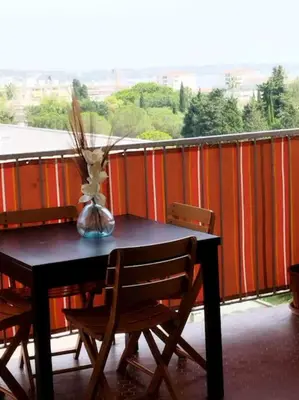 Balcon ou terrasse dans l'établissement Bel appartement 3 chambres 9 mn de la plage à pieds Juan les pins