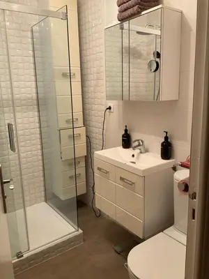 Salle de bains dans l'établissement Sweet home+terrasse de 60m2 ,2 mn from croisette beach