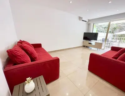 Télévision ou salle de divertissement dans l'établissement Sweet home+terrasse de 60m2 ,2 mn from croisette beach