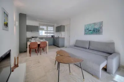 Cuisine ou kitchenette dans l'établissement Immogroom - cosy apartment - Terrace - AC - Wifi