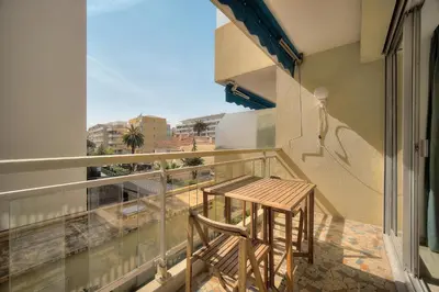 Balcon ou terrasse dans l'établissement Immogroom - cosy apartment - Terrace - AC - Wifi