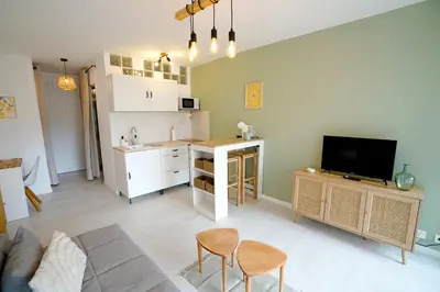 Cuisine ou kitchenette dans l'établissement Escapade Azur, Studio 2P, 1 min plage, Balcon