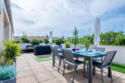 Jardin de l'établissement RARE! 120m ROOFTOP 5-minute walk to downtown