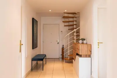 Plan de l'établissement RARE! 120m ROOFTOP 5-minute walk to downtown