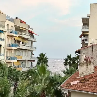 3 pièces 100m2 balcon centre juan 2 pas des plages