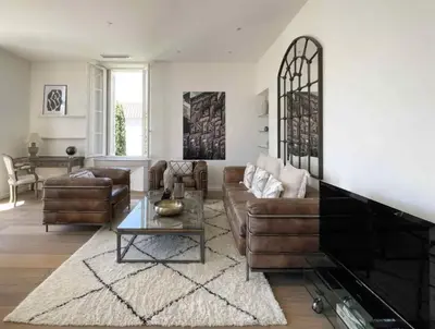 Coin salon dans l'établissement Beautifully renovated 3 bedroom apartment in the heart of Cannes