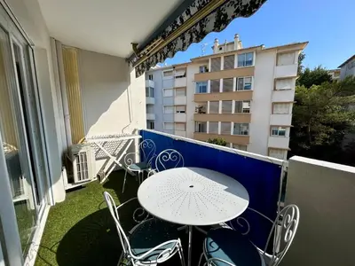 Balcon ou terrasse dans l'établissement C029-Appartement spacieux a deux pas de la Croisette
