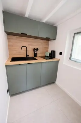Cuisine ou kitchenette dans l'établissement Face Port Vauban - Appartements au cœur du Vieil Antibes