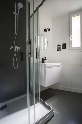 Salle de bains dans l'établissement Appartement 3 pièces / proche plage / centre / clim