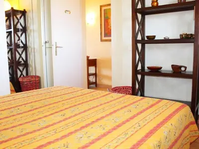 Un ou plusieurs lits dans un hébergement de l'établissement Splendide T2 avec terrasse et garage, à 3 min de la plage, 4 couchages - FR-1-252A-120