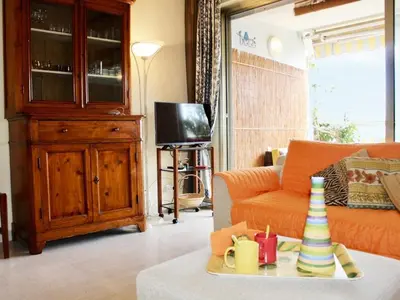 Télévision ou salle de divertissement dans l'établissement Splendide T2 avec terrasse et garage, à 3 min de la plage, 4 couchages - FR-1-252A-120
