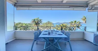 Balcon ou terrasse dans l'établissement Le Croisette - 4 pers - Front de mer - 15 min Palais