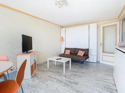 Télévision ou salle de divertissement dans l'établissement Le Montfleury - Studio 28m2 - Vue mer - Centre