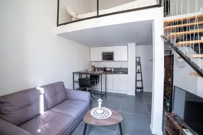 Cuisine ou kitchenette dans l'établissement PETIT DUPLEX - Nouveau duplex central avec wifi et clim pour 2