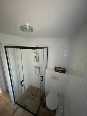 Salle de bains dans l'établissement Bas de villa chez Marta