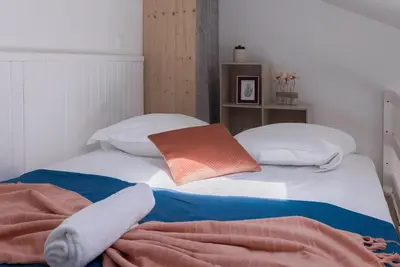 Un ou plusieurs lits dans un hébergement de l'établissement Studio André - Palais & plage, clim