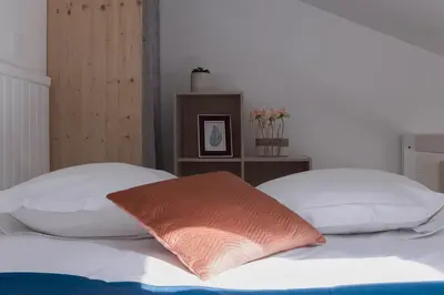 Un ou plusieurs lits dans un hébergement de l'établissement Studio André - Palais & plage, clim