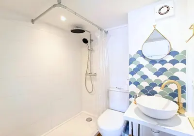 Salle de bains dans l'établissement Studio André - Palais & plage, clim