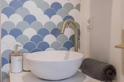 Salle de bains dans l'établissement Studio André - Palais & plage, clim