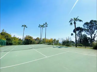 Tennis ou squash au sein de l'appartement ou à proximité
