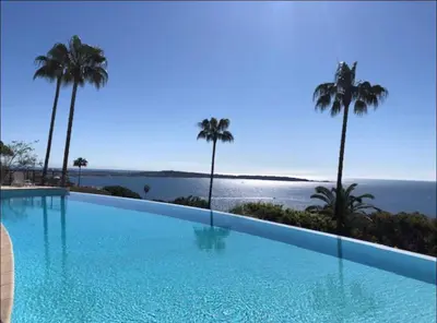 Piscine de l'établissement Appart 2P Vue Mer Panoramique Cannes Eden ou située à proximité