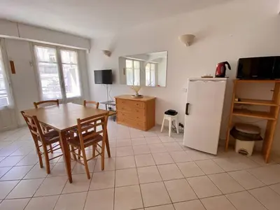 Cuisine ou kitchenette dans l'établissement Cannes proche croisette - Studio balcon vue jardin