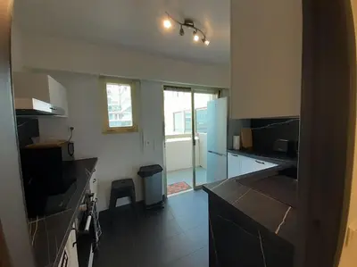 Cuisine ou kitchenette dans l'établissement Bel appartement à côté des plages 2 à 5 Personnes