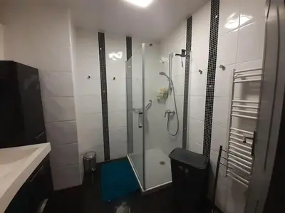 Salle de bains dans l'établissement Bel appartement à côté des plages 2 à 5 Personnes