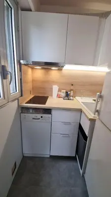 Cuisine ou kitchenette dans l'établissement appartement plage de la Salis