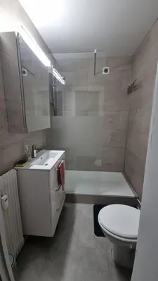 Salle de bains dans l'établissement appartement plage de la Salis