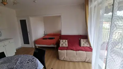Coin salon dans l'établissement appartement plage de la Salis