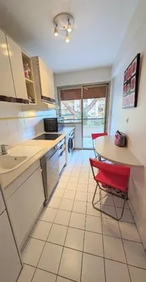 Cuisine ou kitchenette dans l'établissement LACOUR7 Palmes dProperties