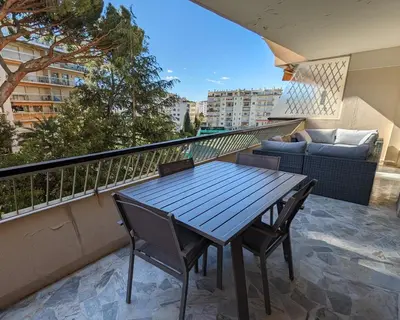 Balcon ou terrasse dans l'établissement LACOUR7 Palmes dProperties