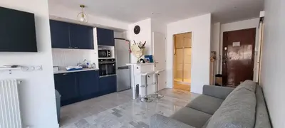 Cuisine ou kitchenette dans l'établissement Juan-Les-Pins 150m des plages 6 couchages Parking