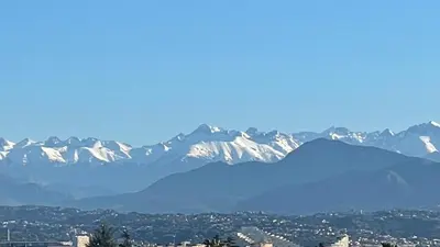 Vue générale sur la montagne ou vue sur la montagne depuis l'appartement