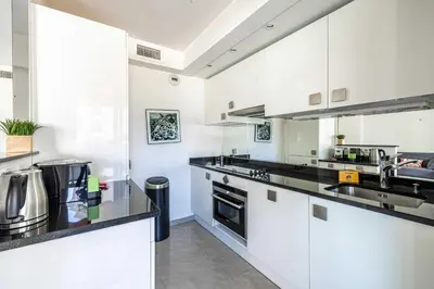 Cuisine ou kitchenette dans l'établissement Bright apartment near the Croisette - Cannes