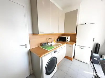 Cuisine ou kitchenette dans l'établissement Palais Porte de France Apartment With Air conditionner