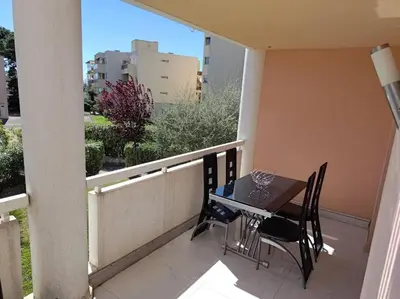 Balcon ou terrasse dans l'établissement Magnifique 2 pièces Piscine Parking Plage à pied Tennis