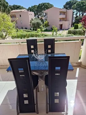 Balcon ou terrasse dans l'établissement Magnifique 2 pièces Piscine Parking Plage à pied Tennis