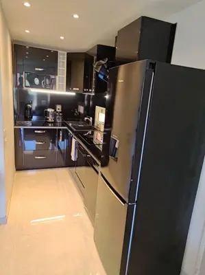 Cuisine ou kitchenette dans l'établissement Magnifique 2 pièces Piscine Parking Plage à pied Tennis