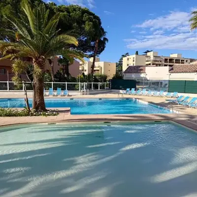 Magnifique 2 pièces Piscine Parking Plage à pied Tennis